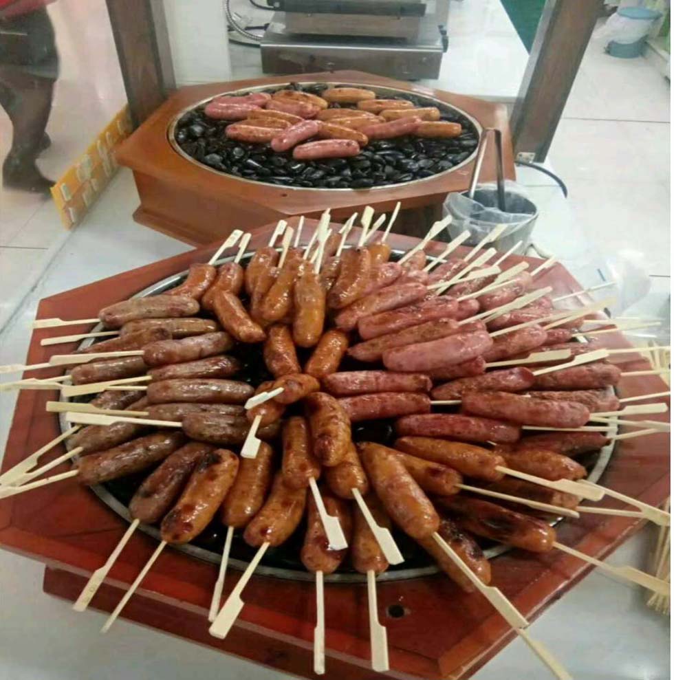 漢伯尅石鍋烤(kao)腸在廣(guang)州萬(wan)勝(sheng)廣(guang)場倍(bei)受歡迎