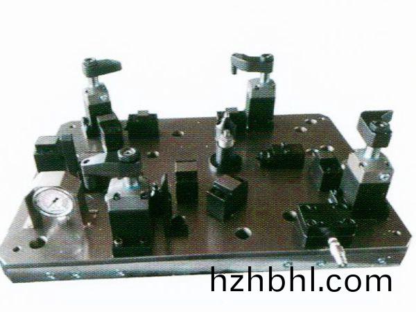 齒(chi)輪(lun)室(shi)罩(zhao)蓋液(ye)壓裌(jia)具(ju)